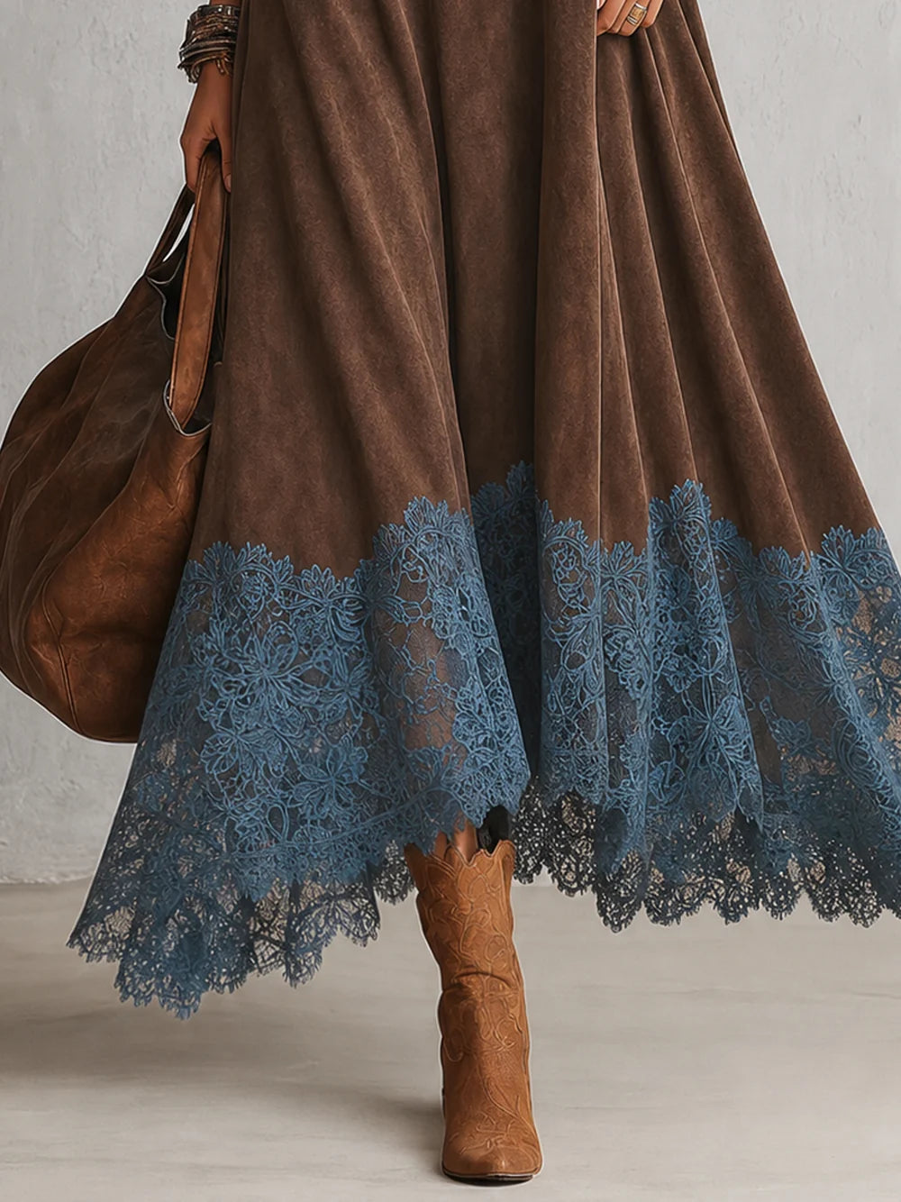 Sigrid | Vintage Bruine Maxi-Jurk Met Lange Mouwen En Kanten Zoom, In Suède-Look