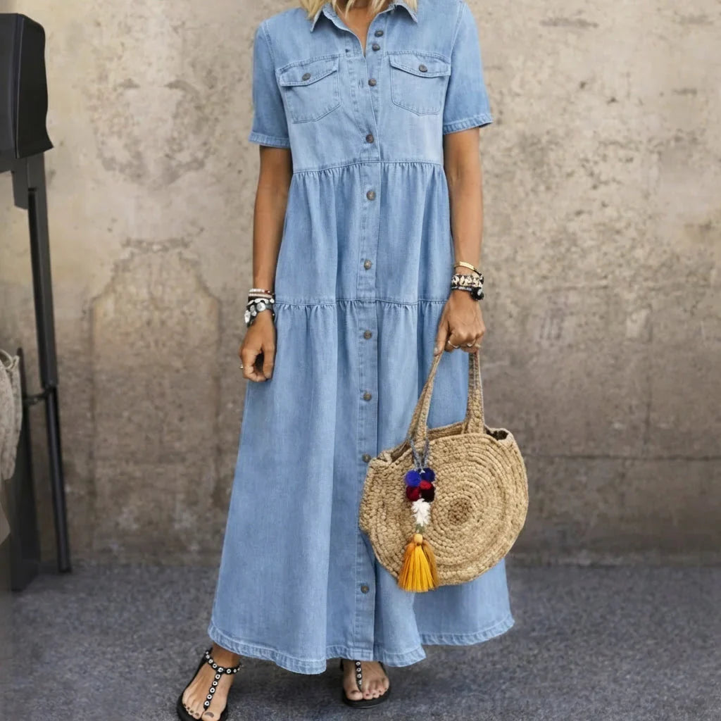 Lieke | Klassieke denimjurk met knopen aan de voorkant